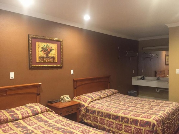 Beverly Inn image 11