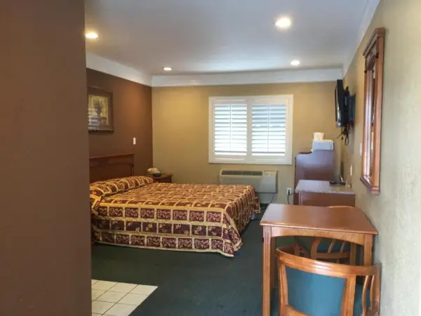 Beverly Inn 5
